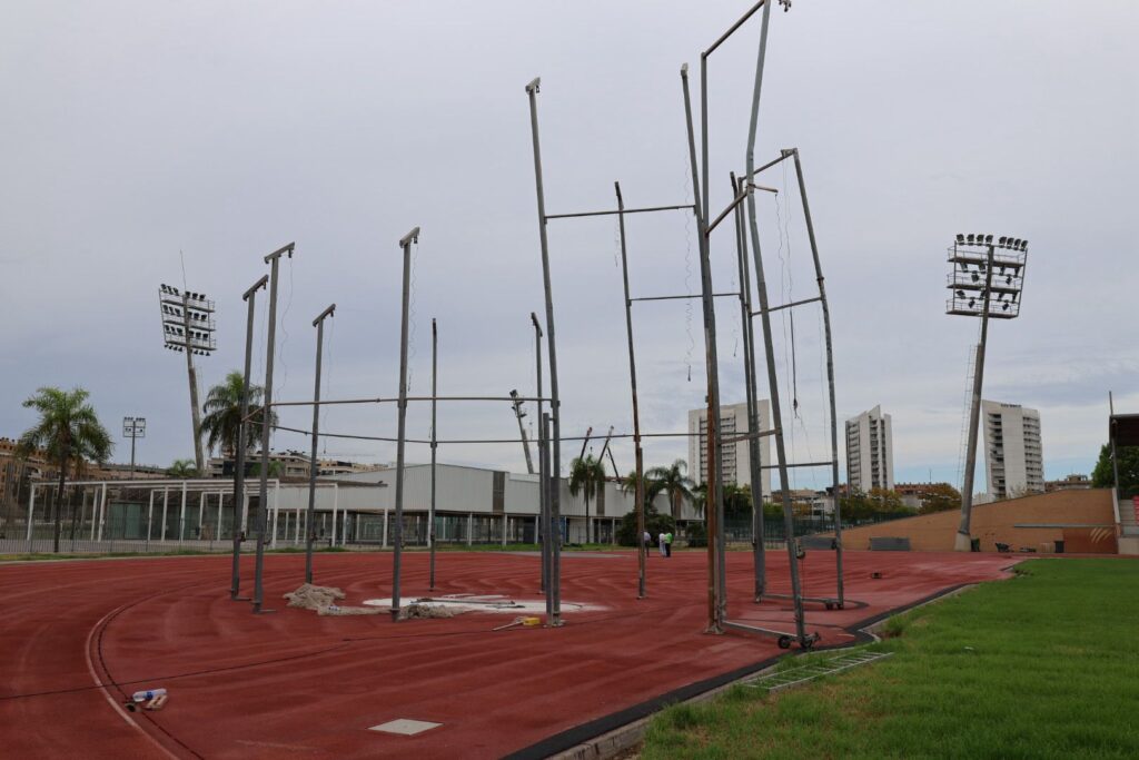 Torrent comprueba el avance de las obras de renovación integral de la pista de atletismo de Parc Central Torrent comprueba el avance de las obras de renovación integral de la pista de atletismo de Parc Central
