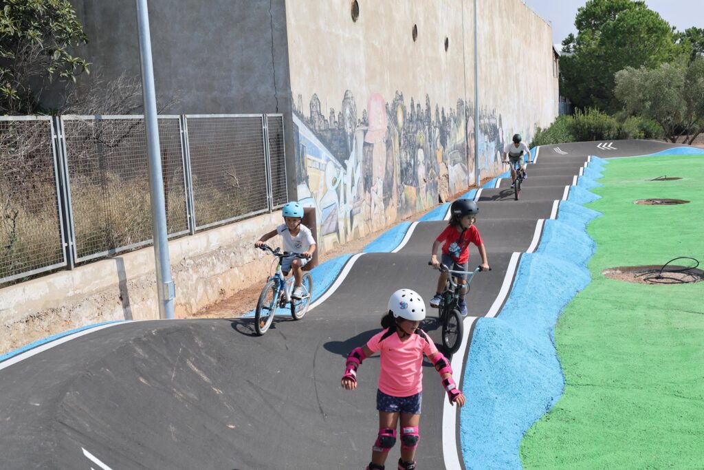 Torrent pone en servicio el nuevo Pump Track del Mas del Jutge, un nuevo espacio deportivo y juvenil para la ciudad