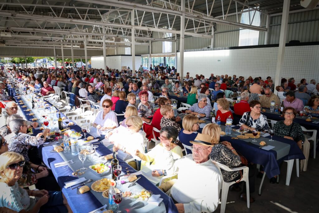Torrent reunix 750 persones majors en el tradicional Dinar dels Majors a l’Àgora de Parc Central