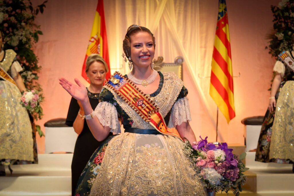 Amparo Taberner és exaltada com a Fallera Major de Torrent 2027 en una gala dedicada a les arrels de la ciutat